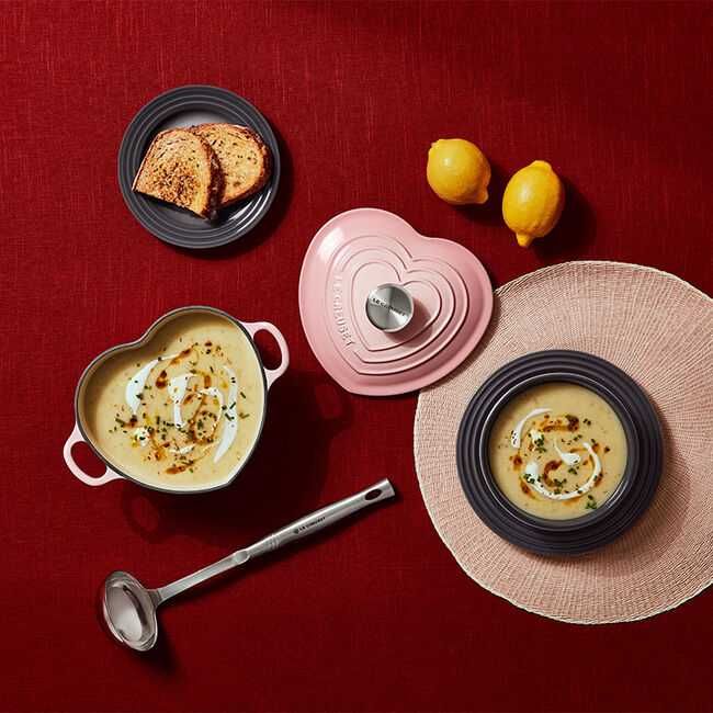 Чугунена тенджера във формата на сърце Le Creuset