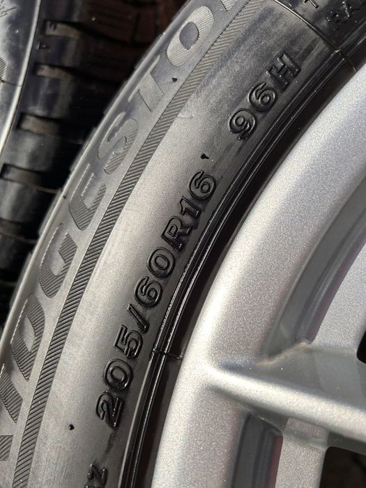 Vând jante Bmw modelu nou 5×112 . Aproape noi, cu cauciucuri de iarnă