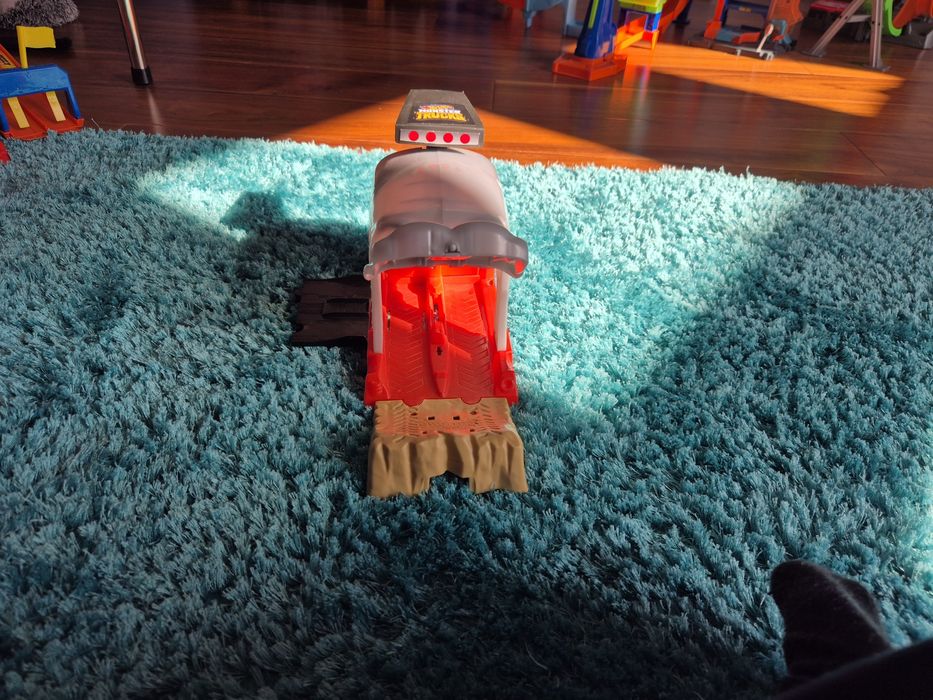 Hotwheels писта череп