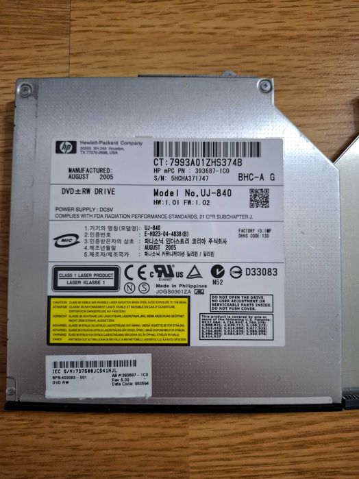 Diferite componente electronice Laptop pad, difuzoare, CD Player