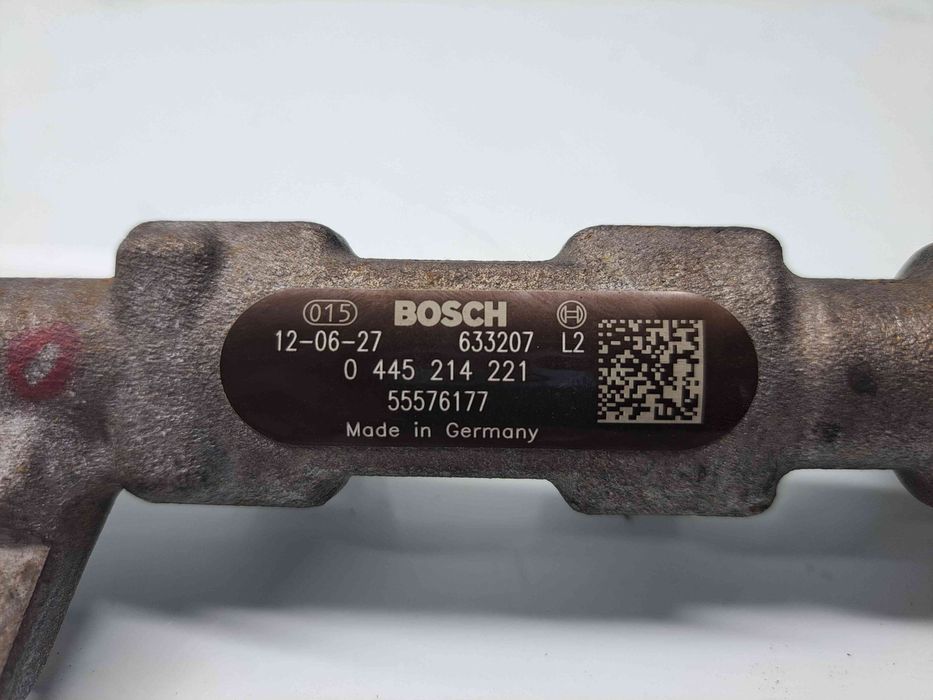 Rampa injectoare Opel Zafira C (E75) Combi [Fabr 2011-2017] 55576177 2