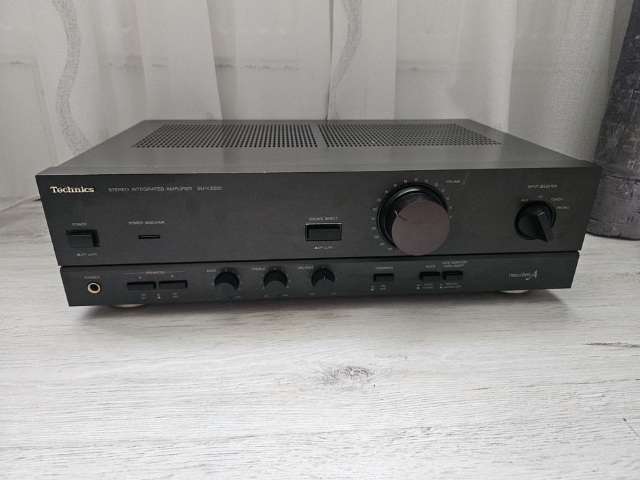 Amplificator technics  su vz220