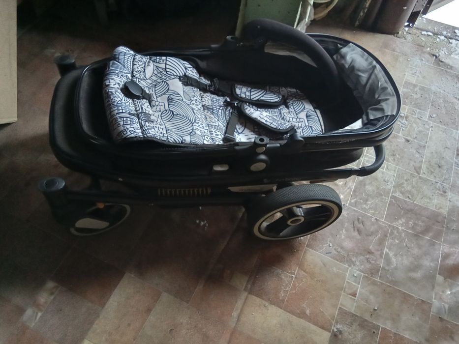 Продам коляску детскую и стульчик