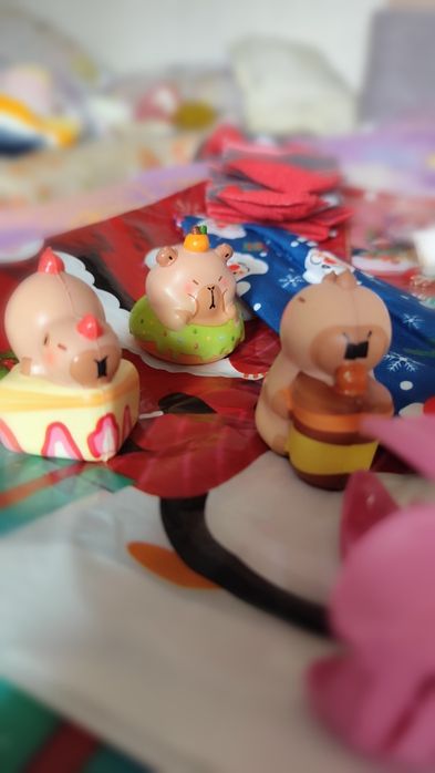 Коледни пакети изненада