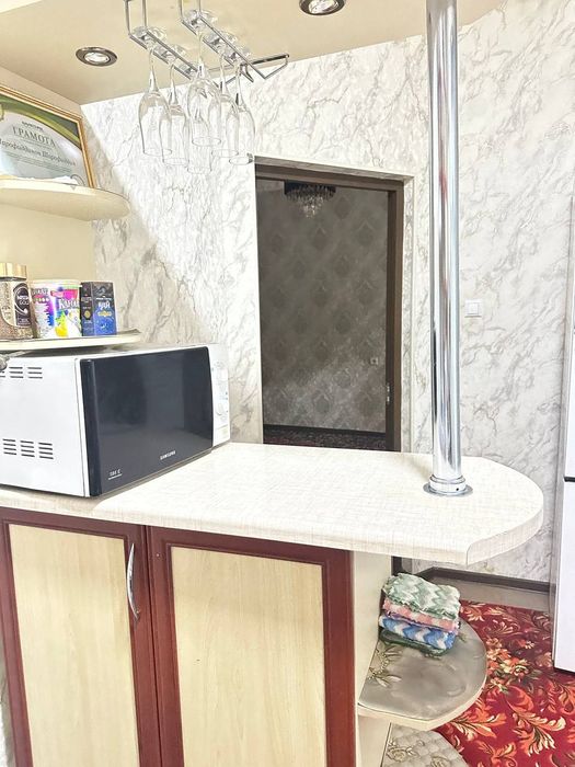 Sergli 6a uy sotiladi 2 xonali 1 etaj 7etajli dom