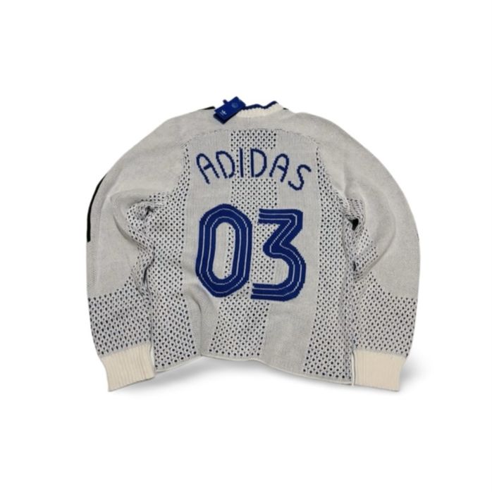 новый свитер от Адидаасс