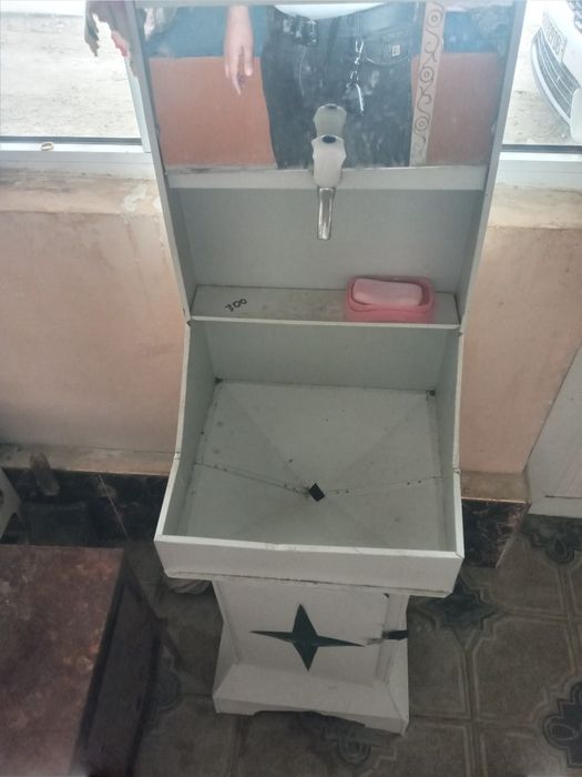 Стол стул,печь,посуда,бочка,хон тахта,умывалка