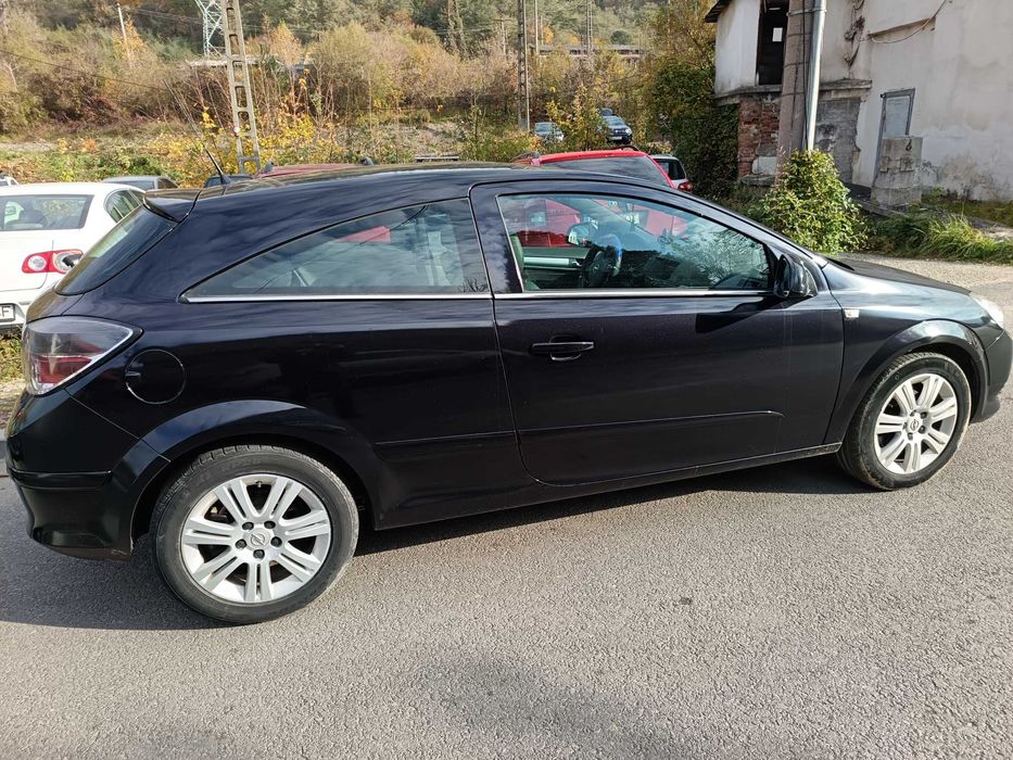 Opel sport GTC. Din 2010. Preț 1950 euro.
