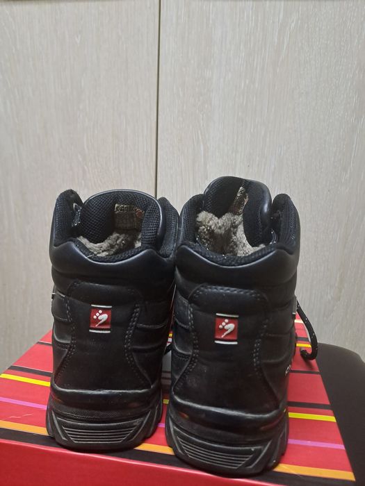 Продам подростковую обувь