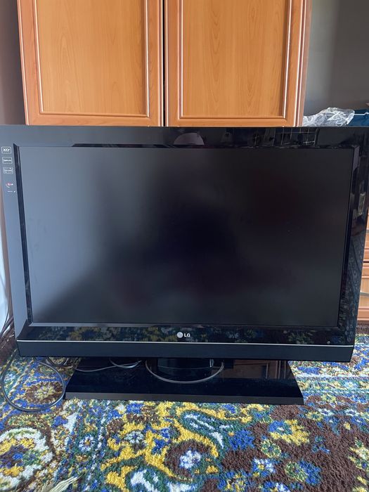 Телевизор LG 32d холати яхши ишлашлари яхши куриб оласизлар