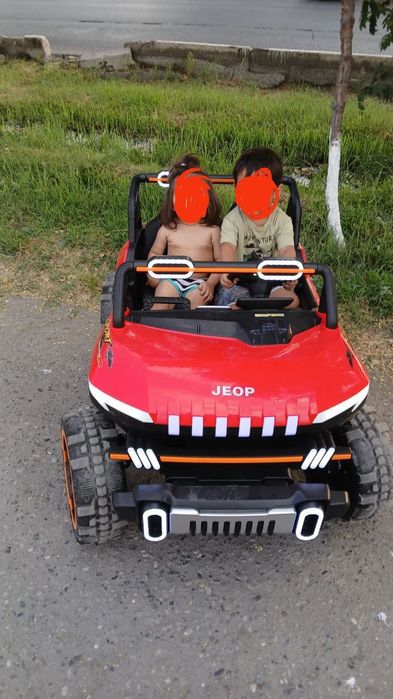 Продаеться детская машина элекро