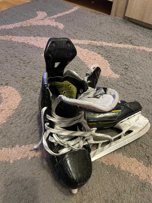 echipament sportiv/sporturi pe gheata/patine profesioniste hochei