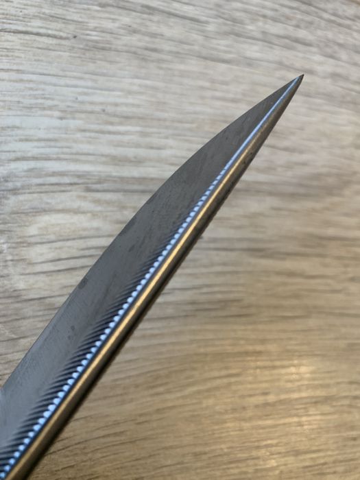 Нож ръчно изтаботен от пила за метал
