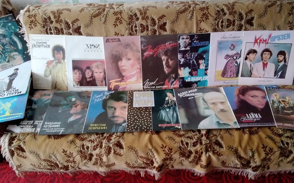 Продам радиолу с пластинками