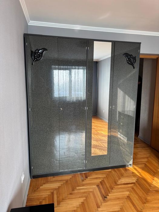 Продам комплект тумбочки шкаф комод