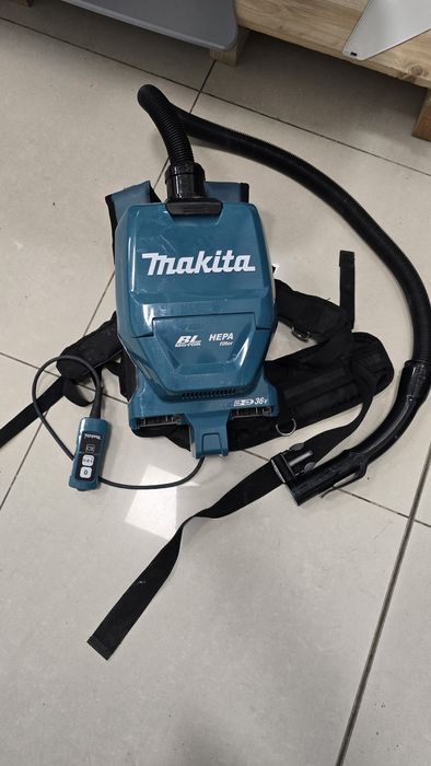 Makita - винтоверт, акумолаторна прахосмукачка, зарядно и 2 батерии 18v