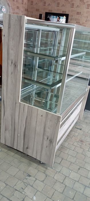 Витрина холодильник