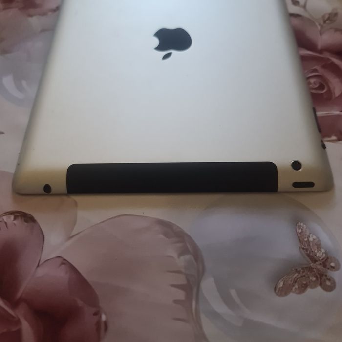 Планшет Apple  iPag 4