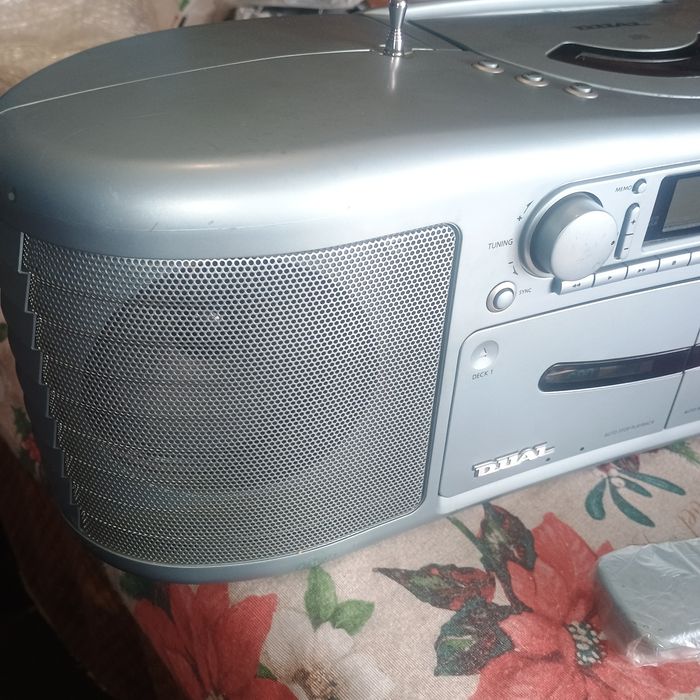 Radio Casetofon cu CD Dual CCR 2020 R - Cu telecomandă, curele noi, servisat