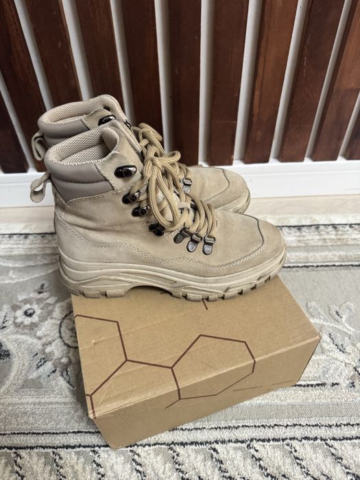 Ботинки замшевые 36 р