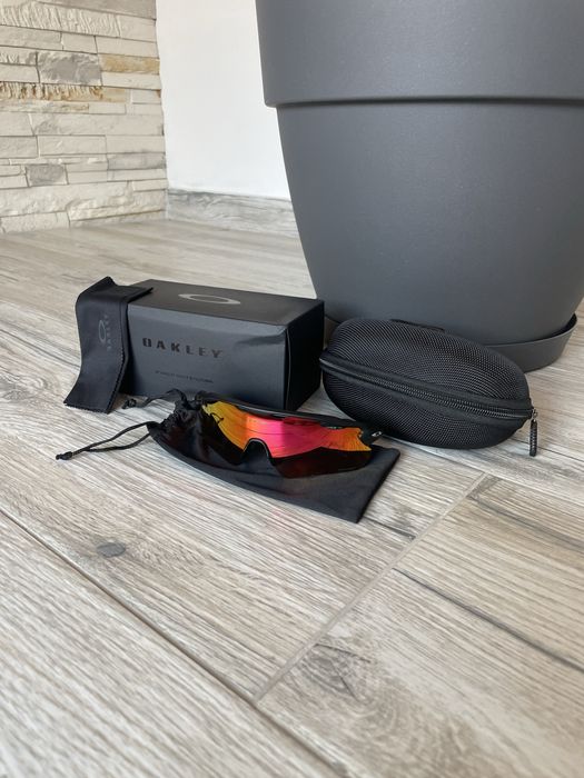 Vand ochelari OAKLEY de alergat