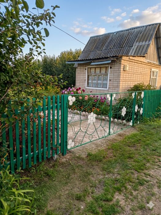 Кирпичная дача 25 м² на плодородном участке
