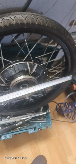 Vând roata bicicleta