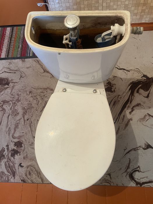 Продам унитаз в хорошем состоянии