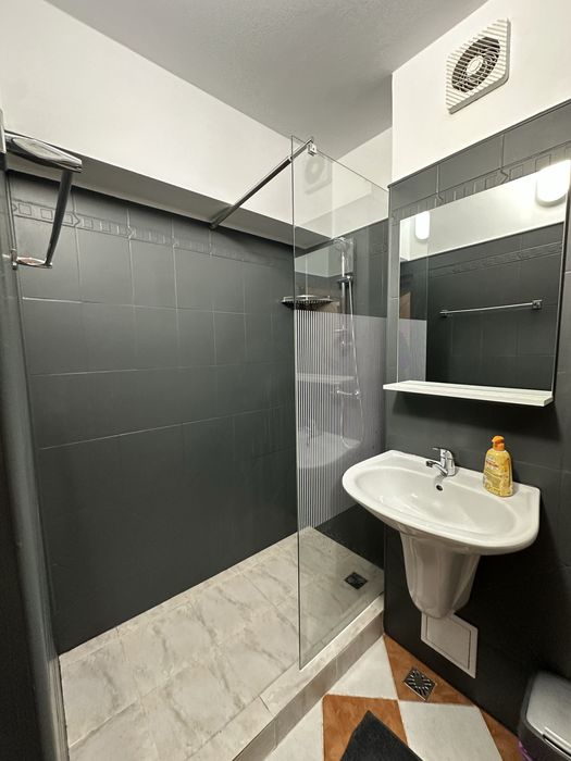 Închiriez apartament 2 camere decomandat – ultramodern