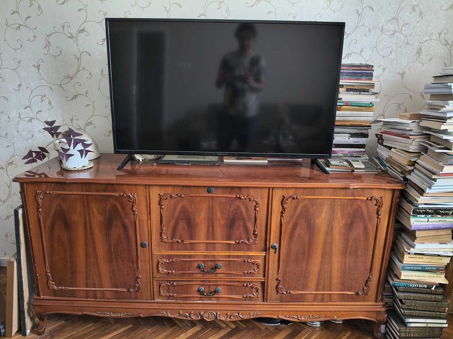 Servantă / comodă clasică din lemn masiv, stare foarte bună