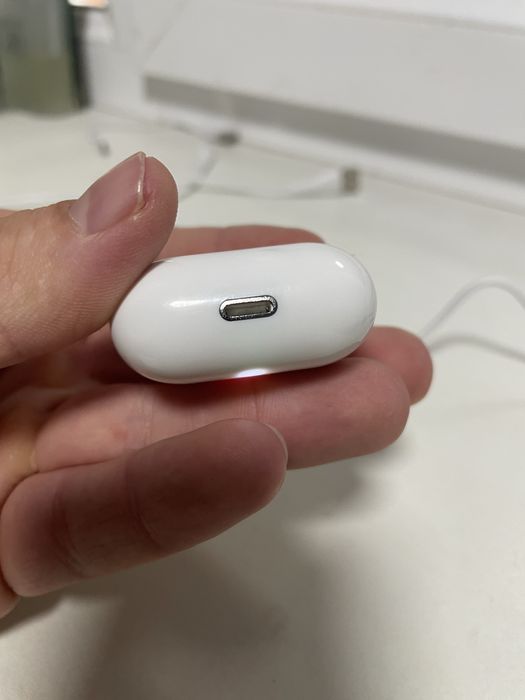 Airpods китай (левый плохо конектиться)