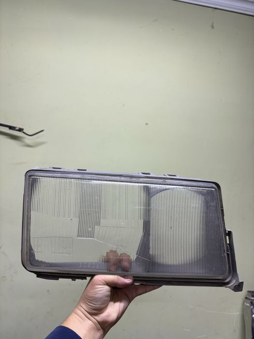 Продам Фар на Мерседес 190 W201 оригинал