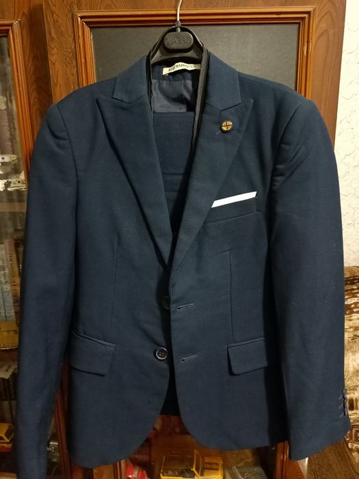 Продам костюм школьный