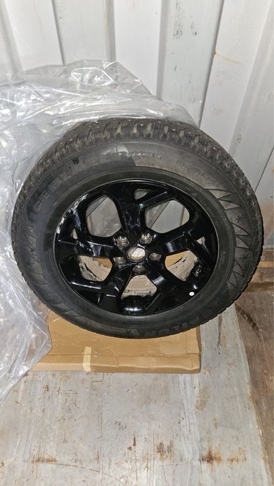 Комплект зимних шин R17 (4 шт) и черный литой диски R17 (1 шт)