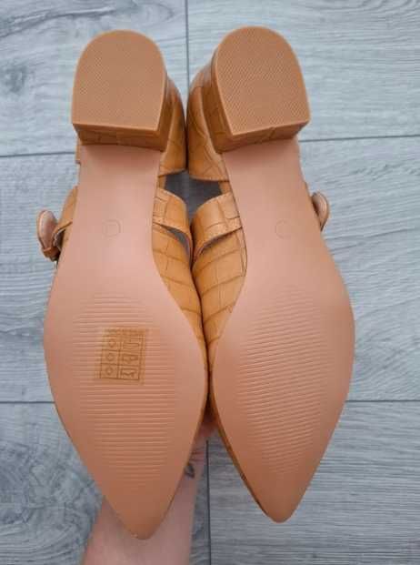 Vand pantofi dama marimea 40