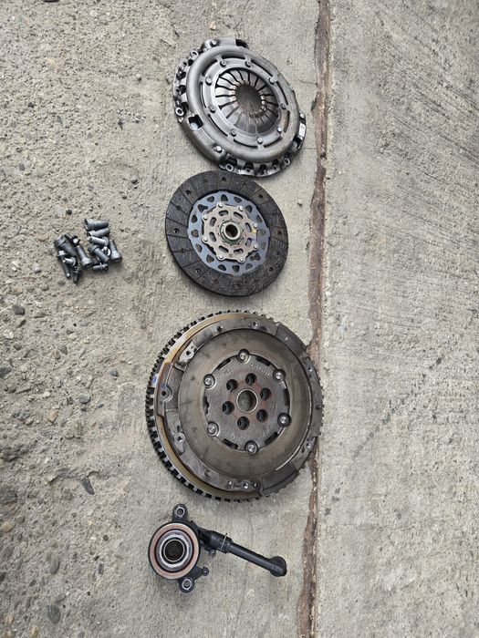 Ambreiaj Dacia Logan  1.0 TCE Turbo 6 trepte volanta placa disc Rulme