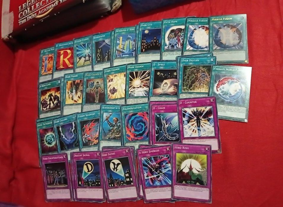Yu-Gi-Oh core decks, Югио карти