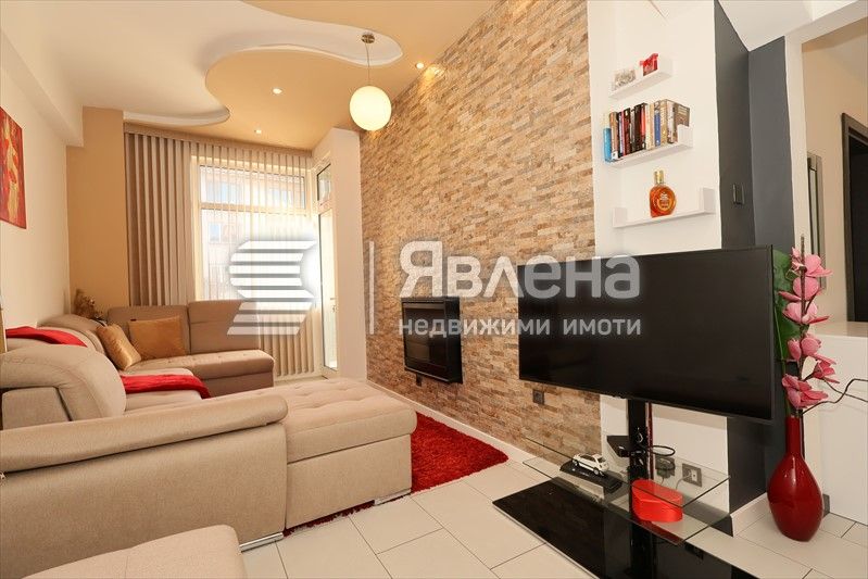 Дава се под наем Тристаен апартамент в София, Център - 100 кв.м за 1000 € - Снимка #3