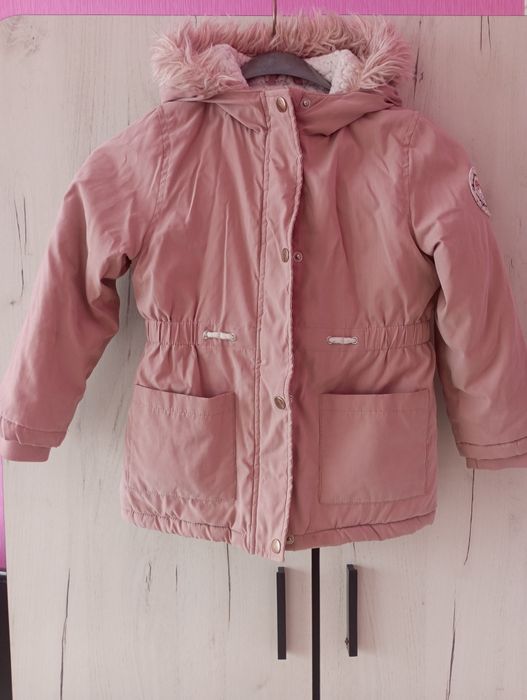 Яке за момиче116 см. и апрески х 10 лв