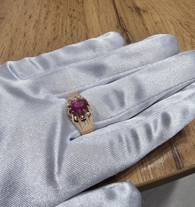 Золотое кольцо с рубином СССР, 583 проба