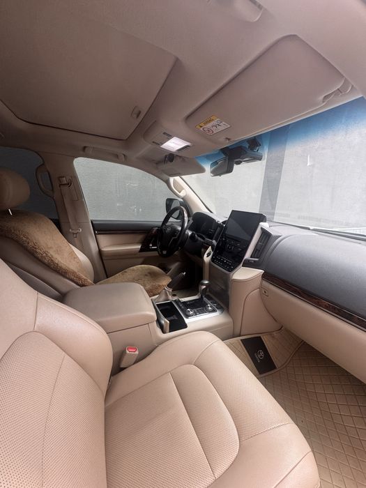 Toyota land cruiser 200 год 2019