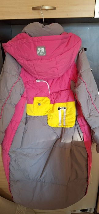 Дълга парка със силиконова вата с качулка с размер 40/42 , нова