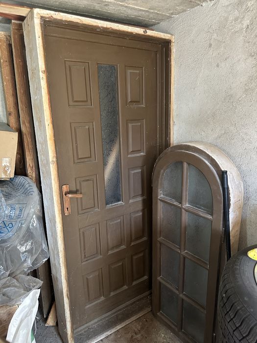 Tamplarie lemn brad lacuita interior și vopsita exterior