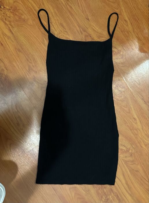 разгрузка одежды молодежной