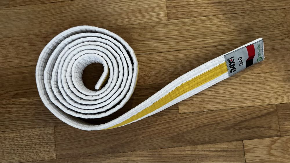 Детско кимоно за карате размер 00 и два колана