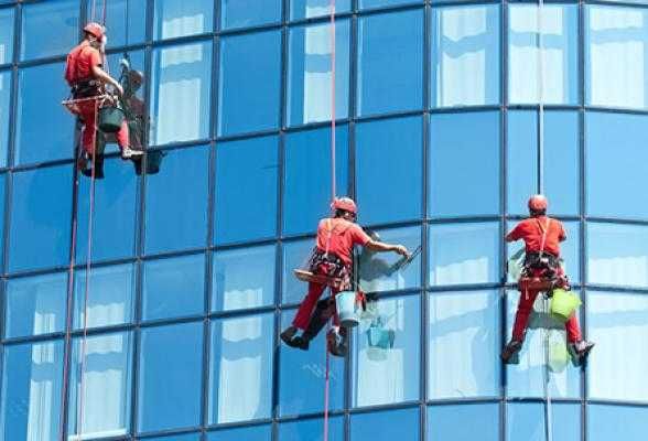 Fasadlar, oynalar va vitrajlarni sifatli yuvish xizmatlari.