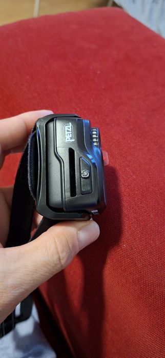 Lanterna frontala Petzl Swift RL, 1100lm, neagra, reincarcabila, USB-C Nou Nefolosita