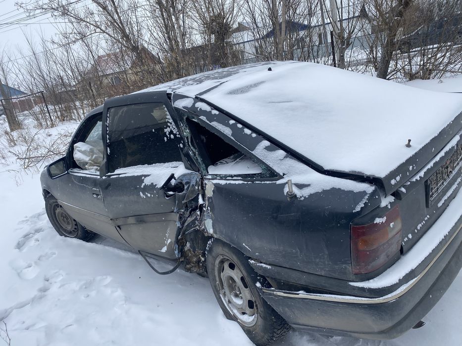 Продам опель вектра а Акпп и двиготель