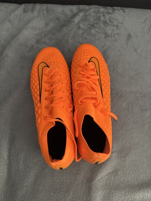 Ghete de fotbal hypervenom phantom gt