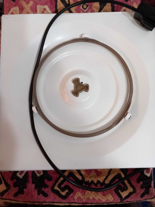 въртяща поставка за торти и изложения